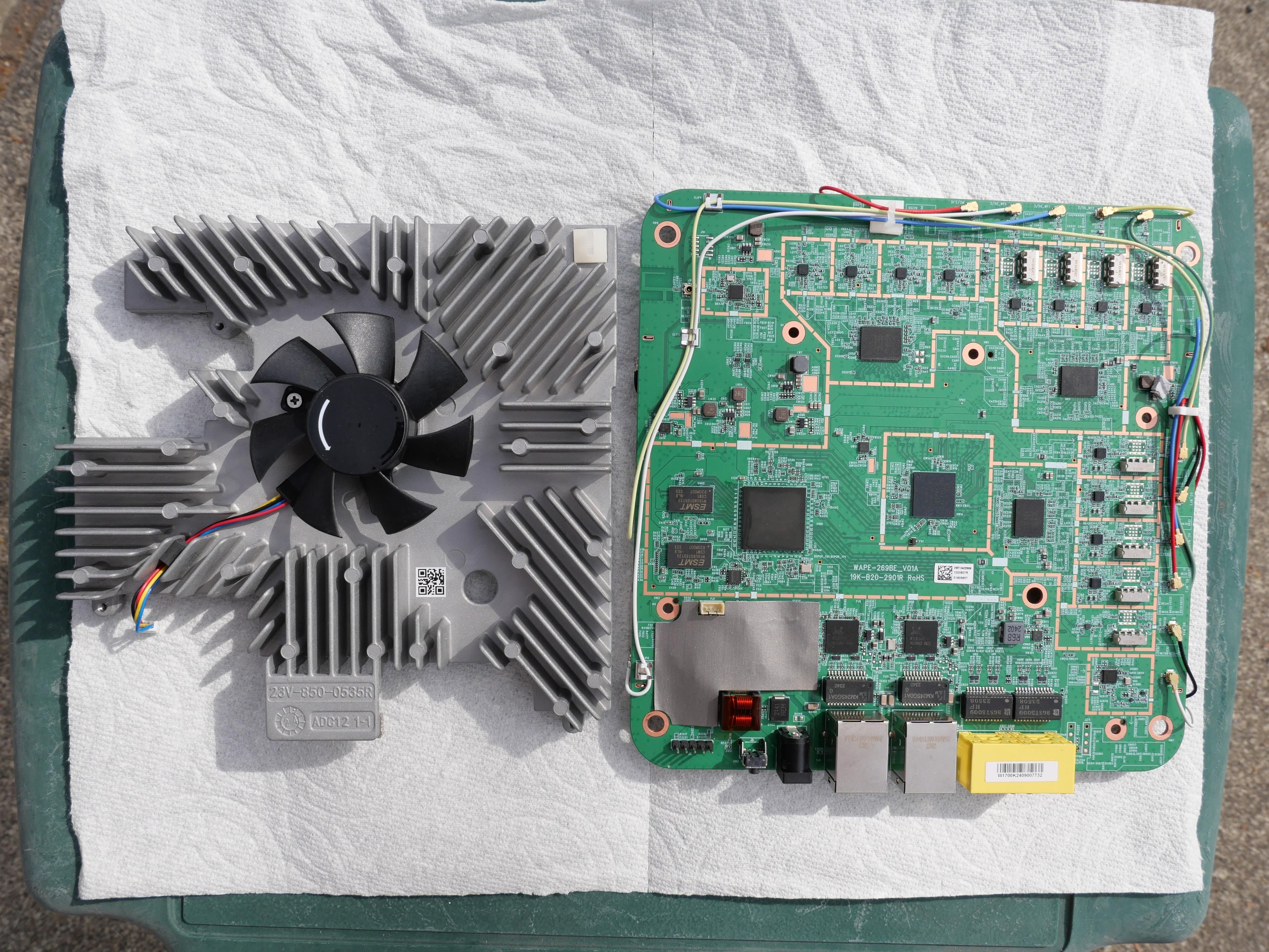 Top view of Quantum Fiber W1700K access point.